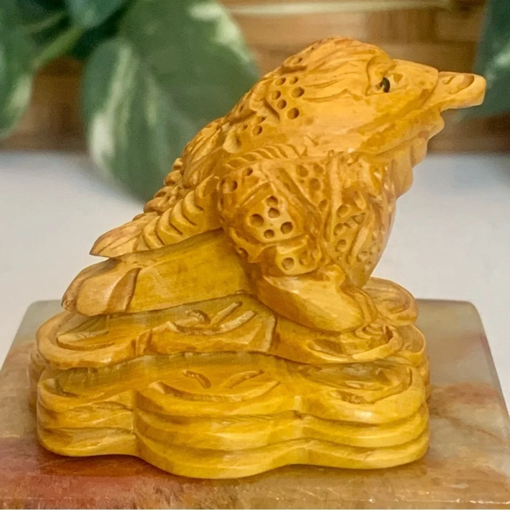 Vintage Boxwood Money Frog Netsuke Animal Figurine Hand Carved Wooden Figure 2